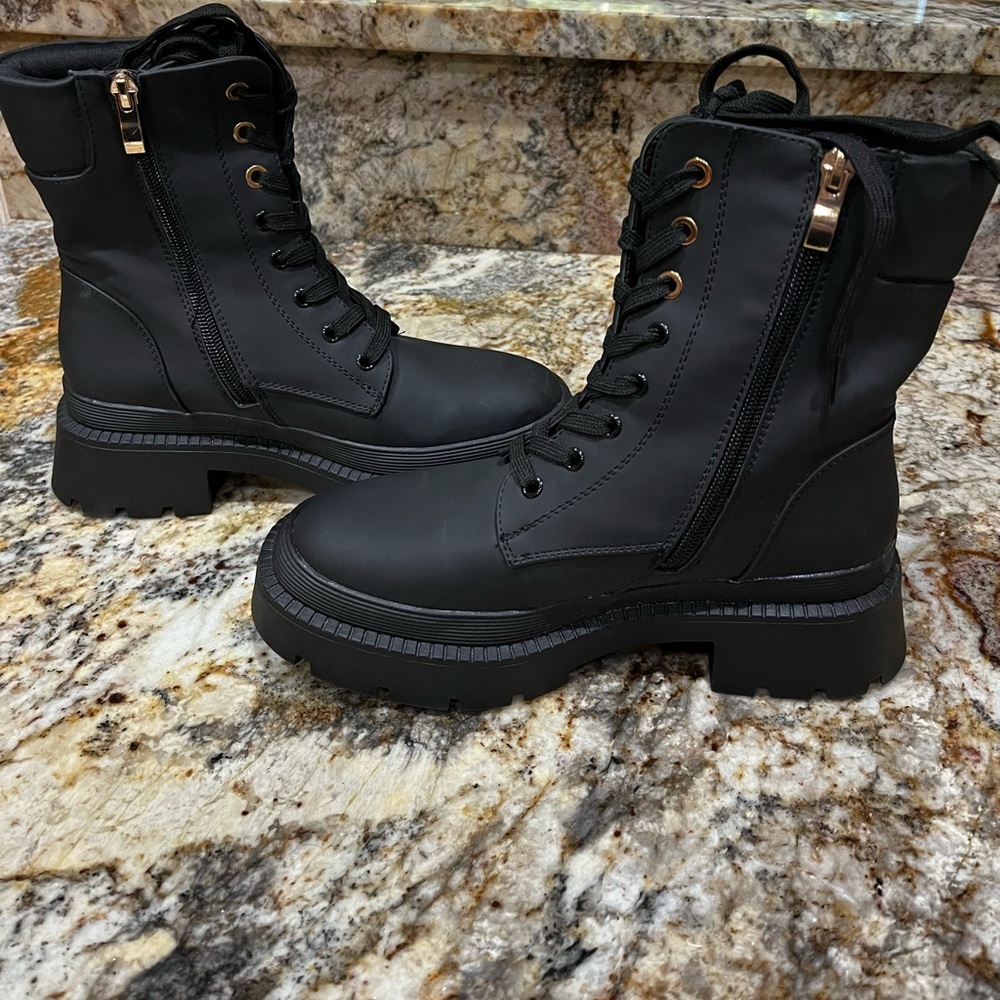 Dream Pairs Boots Ladies Size 5 NWOT Super Comfy Fun Moto Goth Grunge Lace/Zip